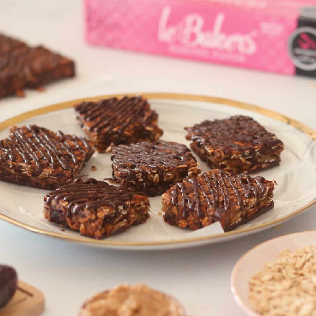 vegan chocolate peanut butter granola bars0